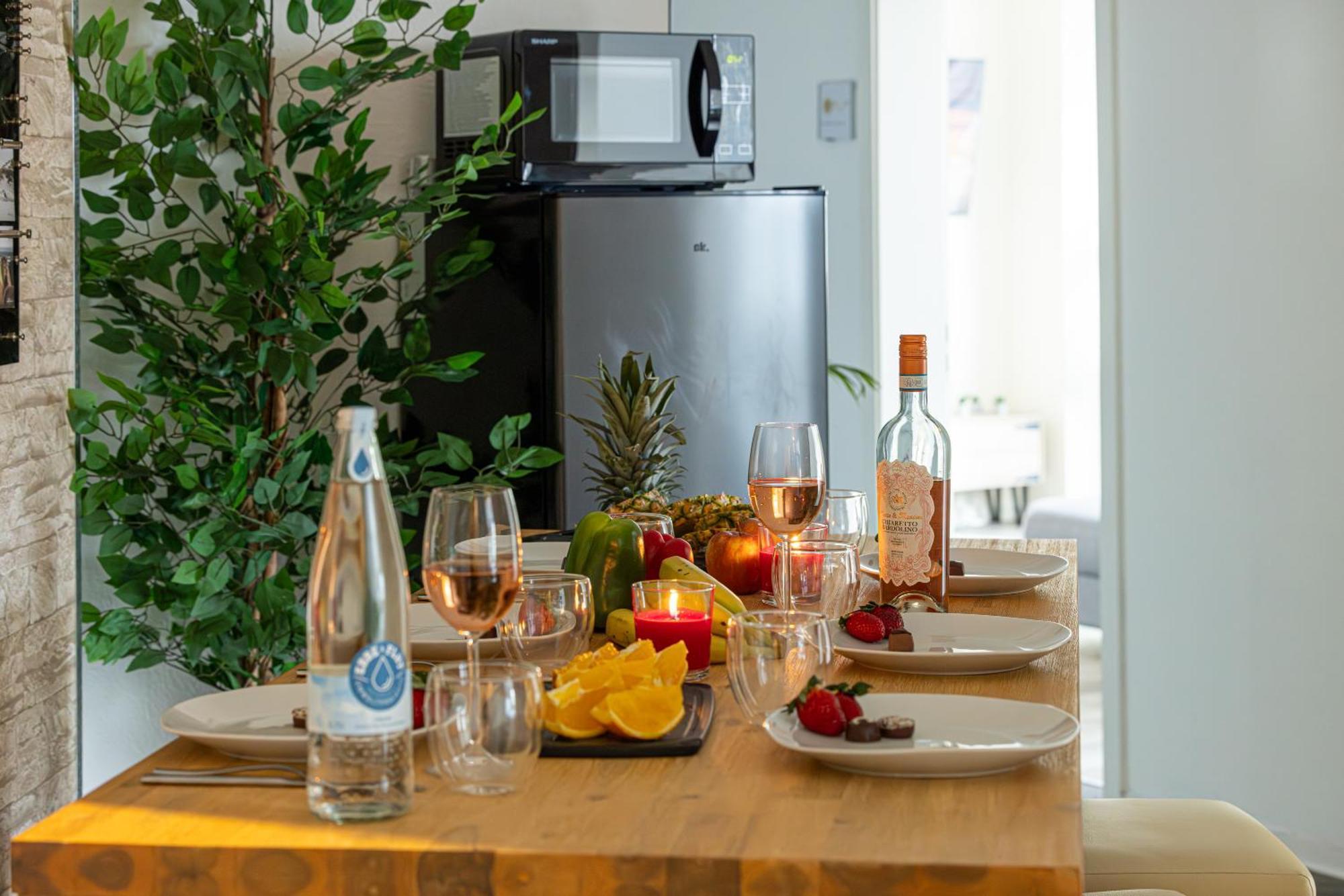 Apartment Luxus Sauna Balkon Küche Zentral Rostock